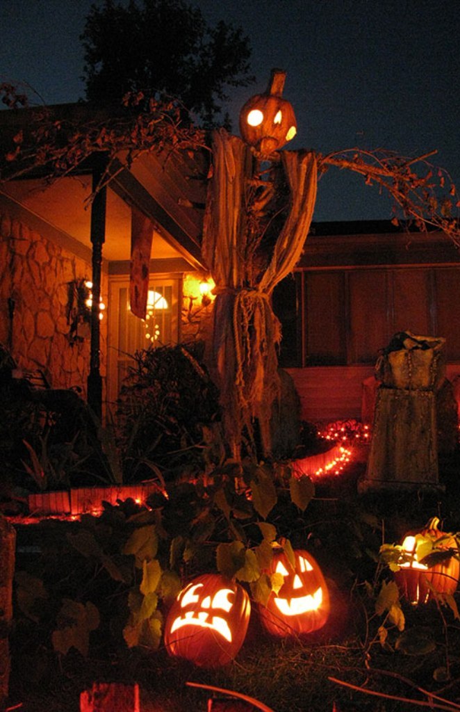 Spook Up Your Yard with Outdoor Halloween Decorations!