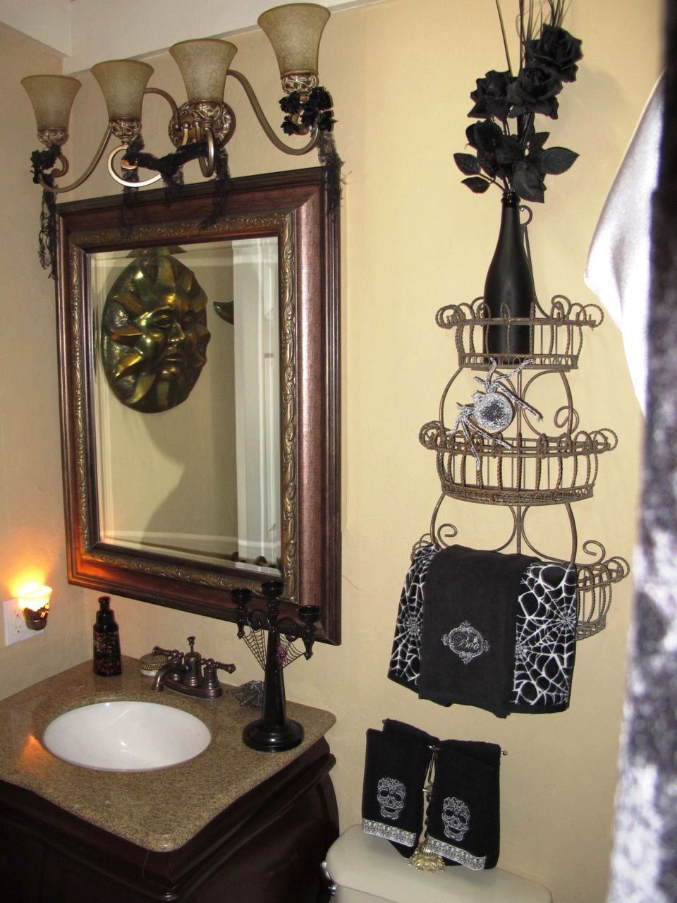 how to decorate your bathroom for halloween