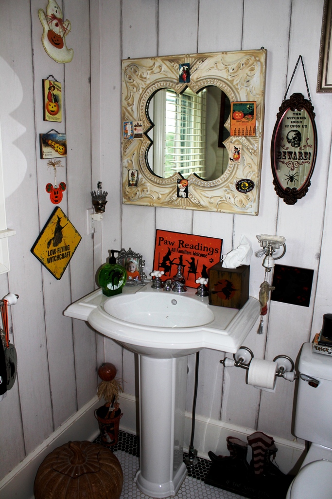 Make Your Bathroom Spooky With Halloween Wall Decor