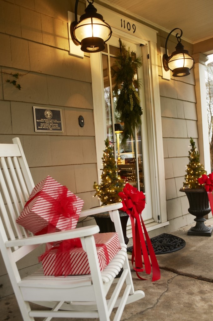 40 Christmas Porch Decorations Ideas You Will Fall In Love Decoration Love