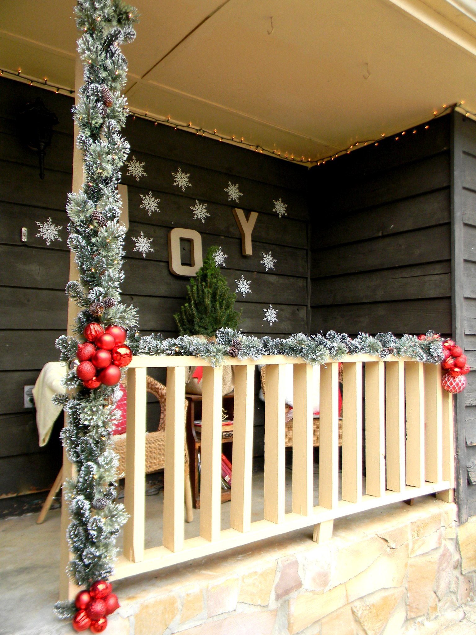 40 Christmas Porch Decorations Ideas You Will Fall In Love Decoration Love