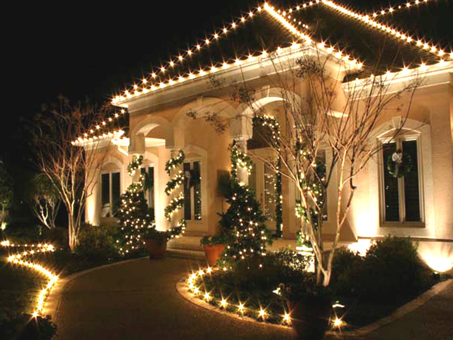 77 Awesome Holiday exterior lighting ideas with Photos Design