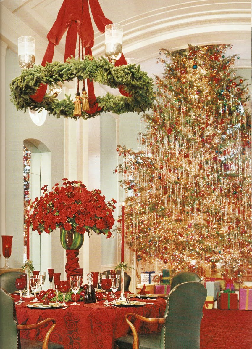 30 Stunning Red Christmas Decorations Ideas - Decoration Love