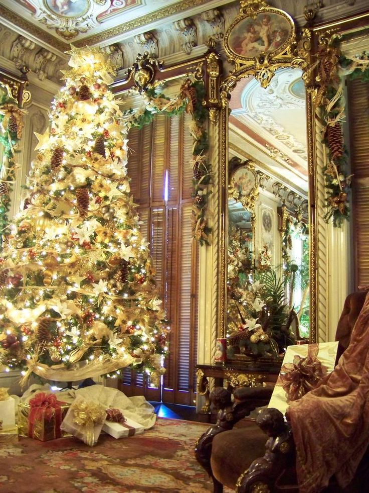 30 Beautiful Victorian Christmas Decorations Ideas - Decoration Love