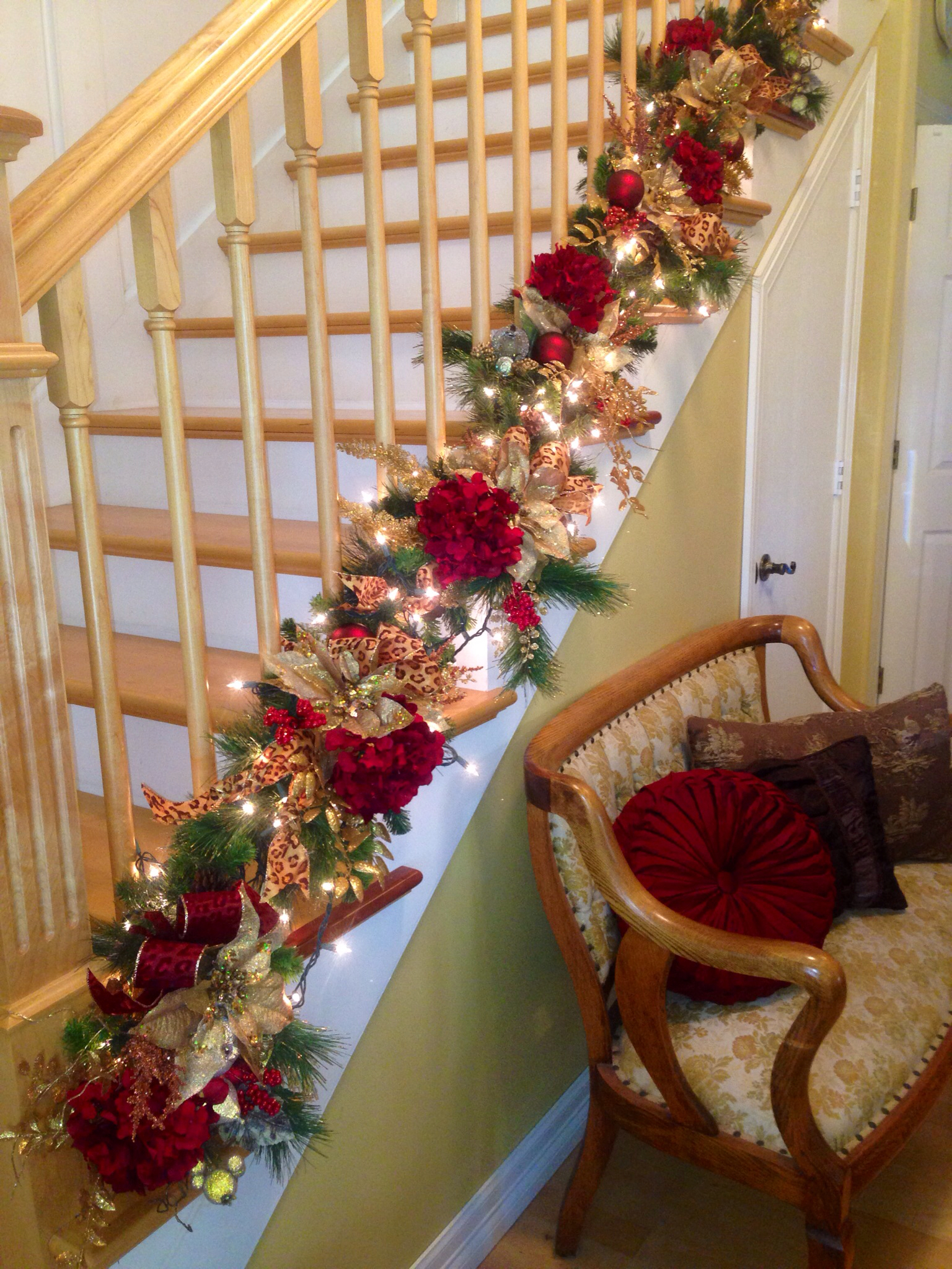 Decorate The Staircase For Christmas 45 Beautiful Ideas Decoration Love