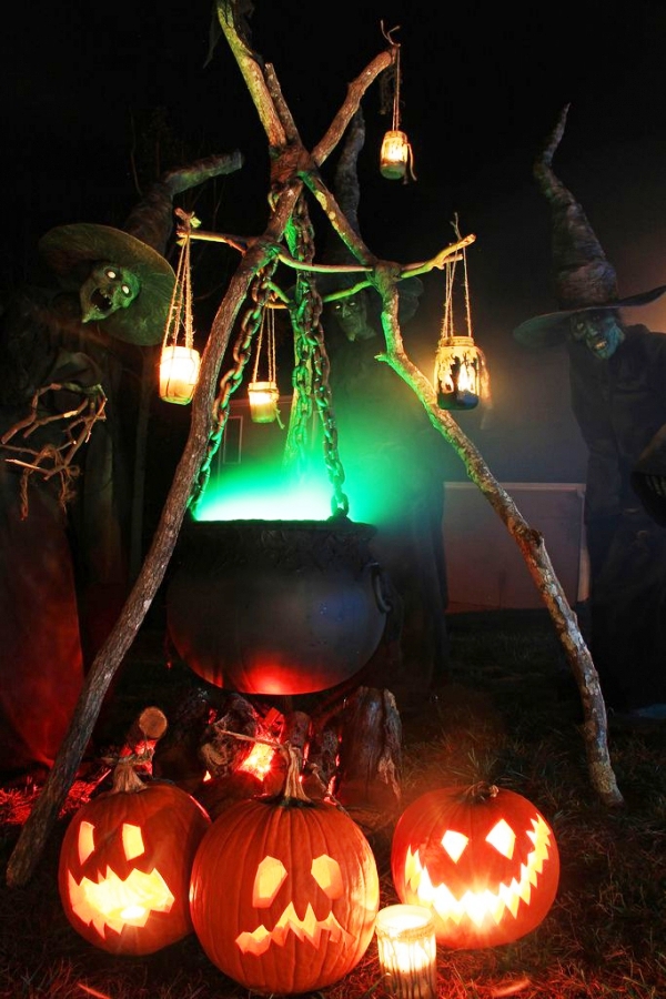 Unleash Your Inner Creativity With Decorated Halloween Homes 