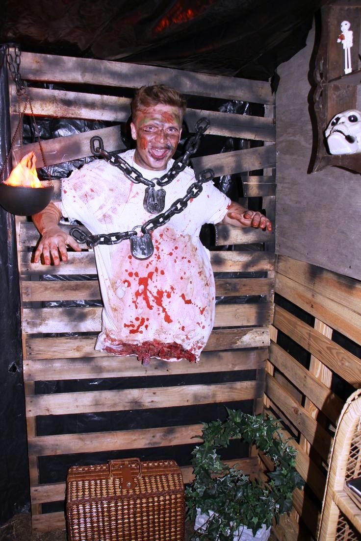 20 Garage Halloween Decorations Ideas - Decoration Love