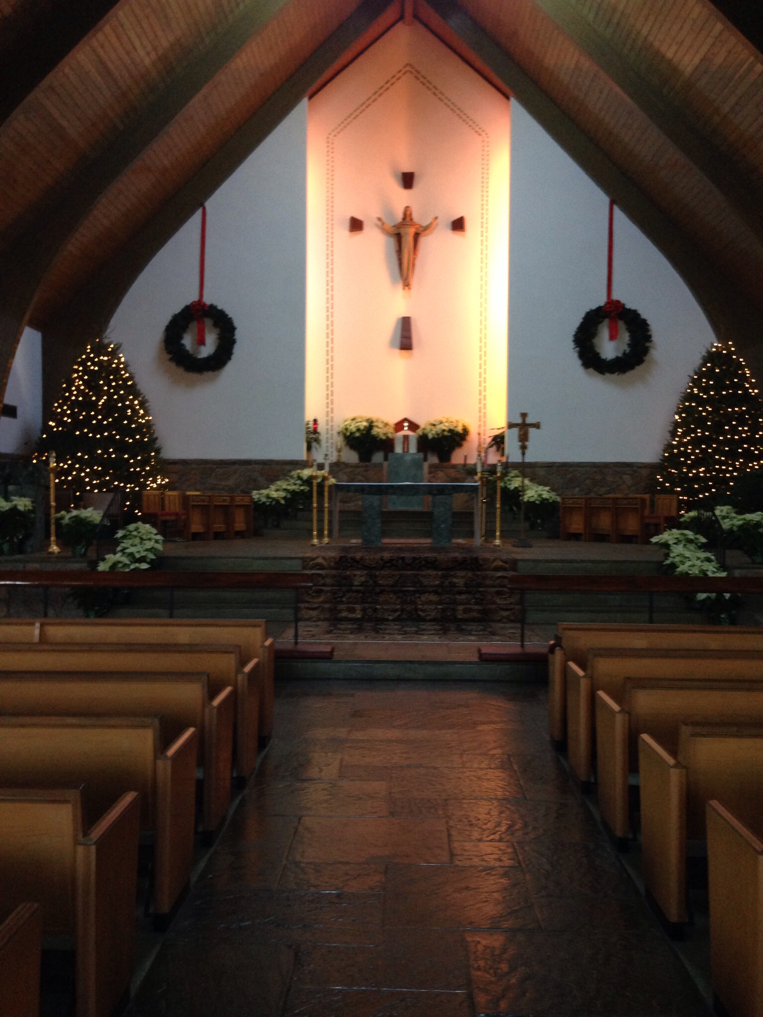 30 Amazing Church Christmas Decorations Ideas - Decoration Love