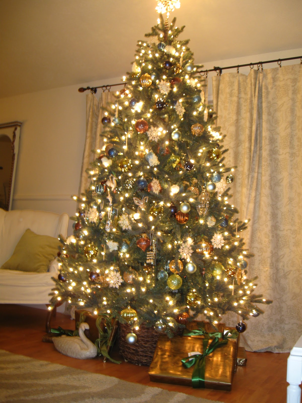 37 Fancy Christmas Tree Decorations Ideas - Decoration Love