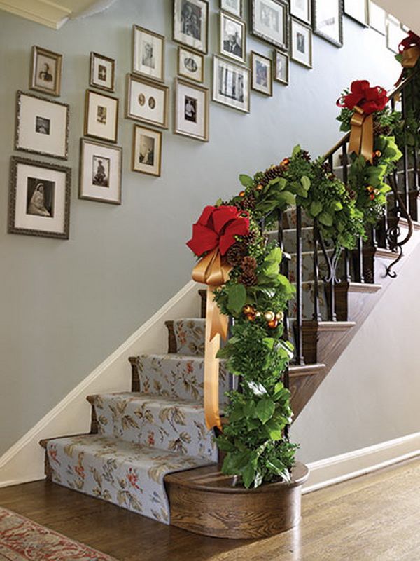 Decorate The Staircase For Christmas - 45 Beautiful Ideas ...