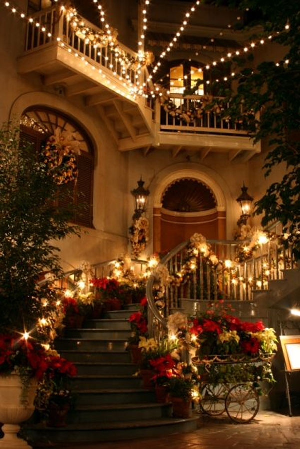 Decorate The Staircase For Christmas – 45 Beautiful Ideas - Decoration Love