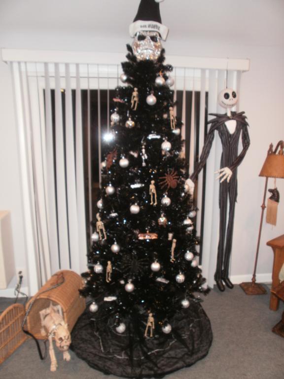 Black Christmas Tree Decorations Ideas.