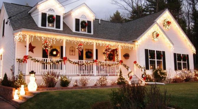 25 Simple Christmas Lights Decorations Ideas - Decoration Love