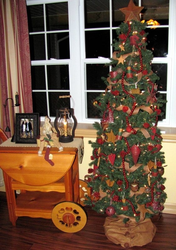 30 Attractive Primitive Christmas Tree Decorations Ideas - Decoration Love