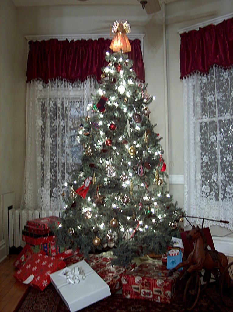 37 Fancy Christmas Tree Decorations Ideas - Decoration Love