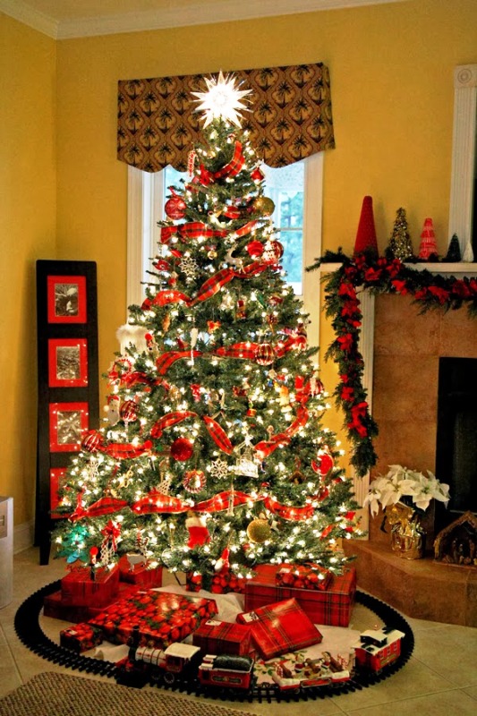 33 Traditional Christmas Tree Decorations - Decoration Love