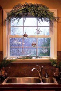 30 Simple Christmas Window Decorations Ideas - Decoration Love
