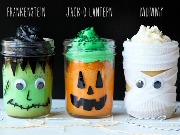 10. Cake in the pot decorated with a Halloween theme