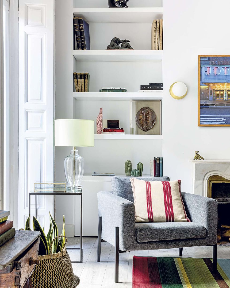 A Small-scale Library for the Living Room and Made to Measure