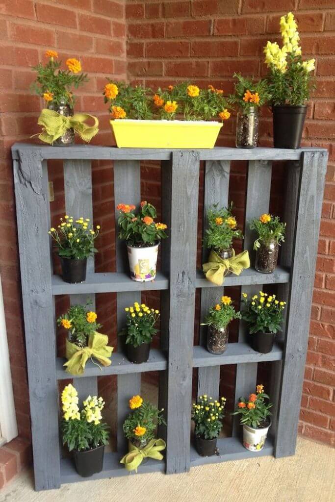 14 – Flower display with pallet