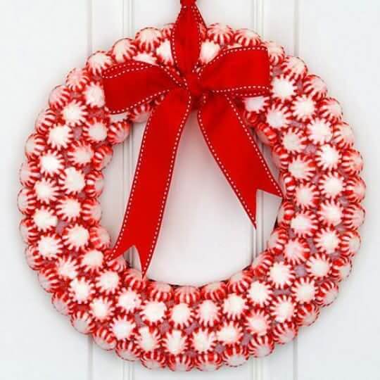 15. Candy Wreath (red white)