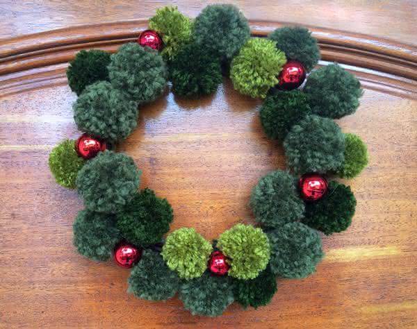 24. Wreath with pompoms