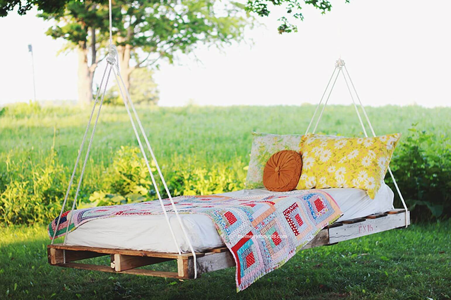 5 – Pallet swing bed