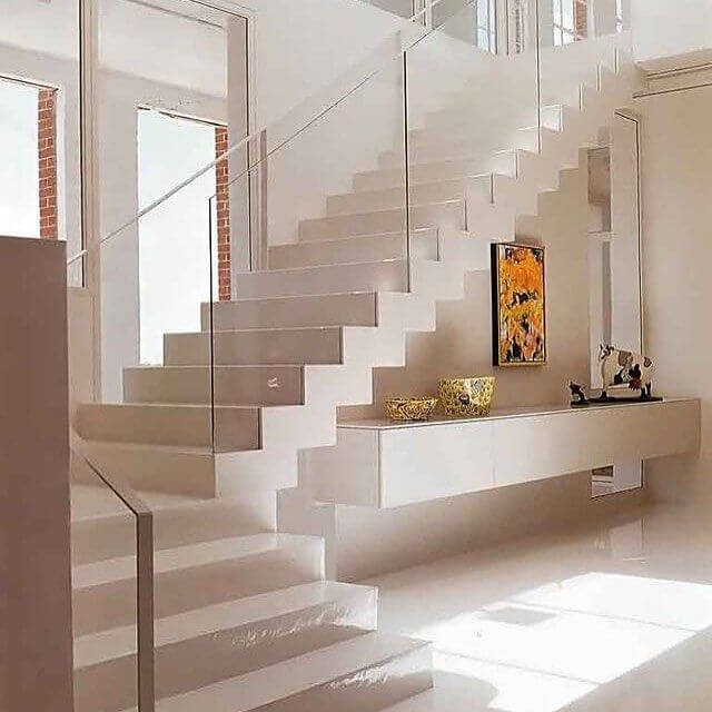 Cascade staircase with all-glass handrail