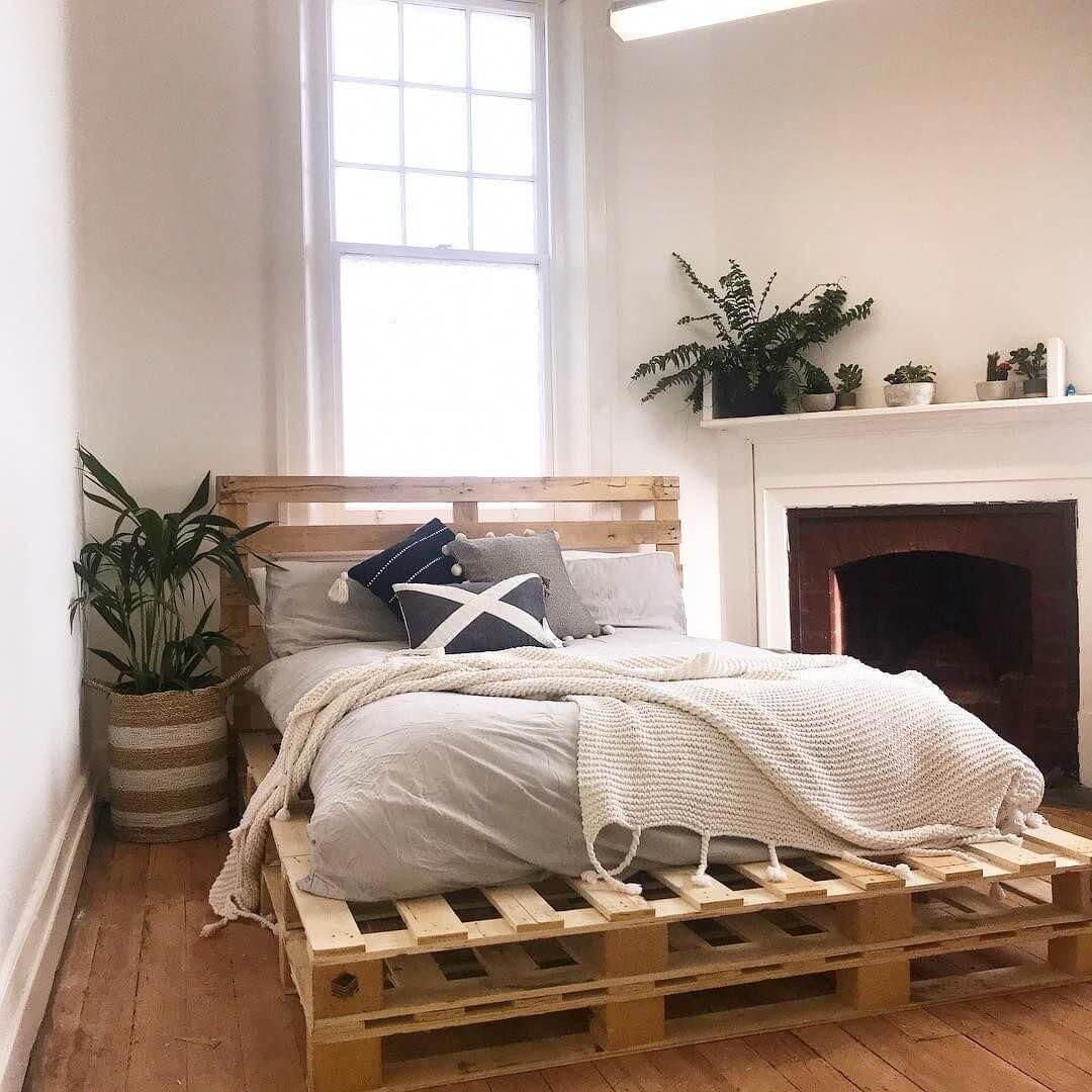 1 - Double bed with pallet 1