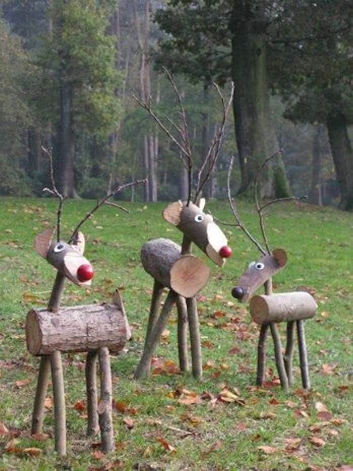 18 – Reindeer with wooden logs