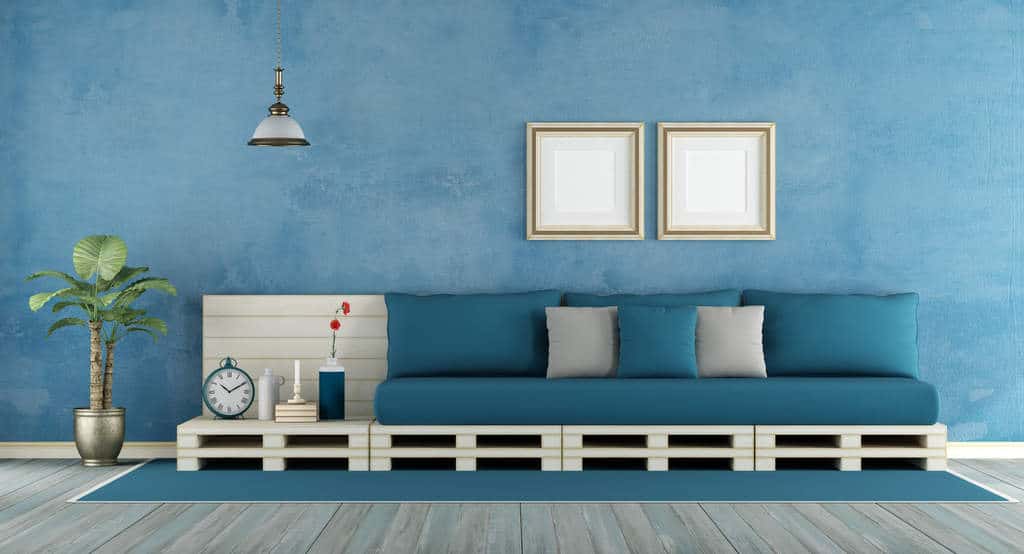 21. A charming sofa with pallets