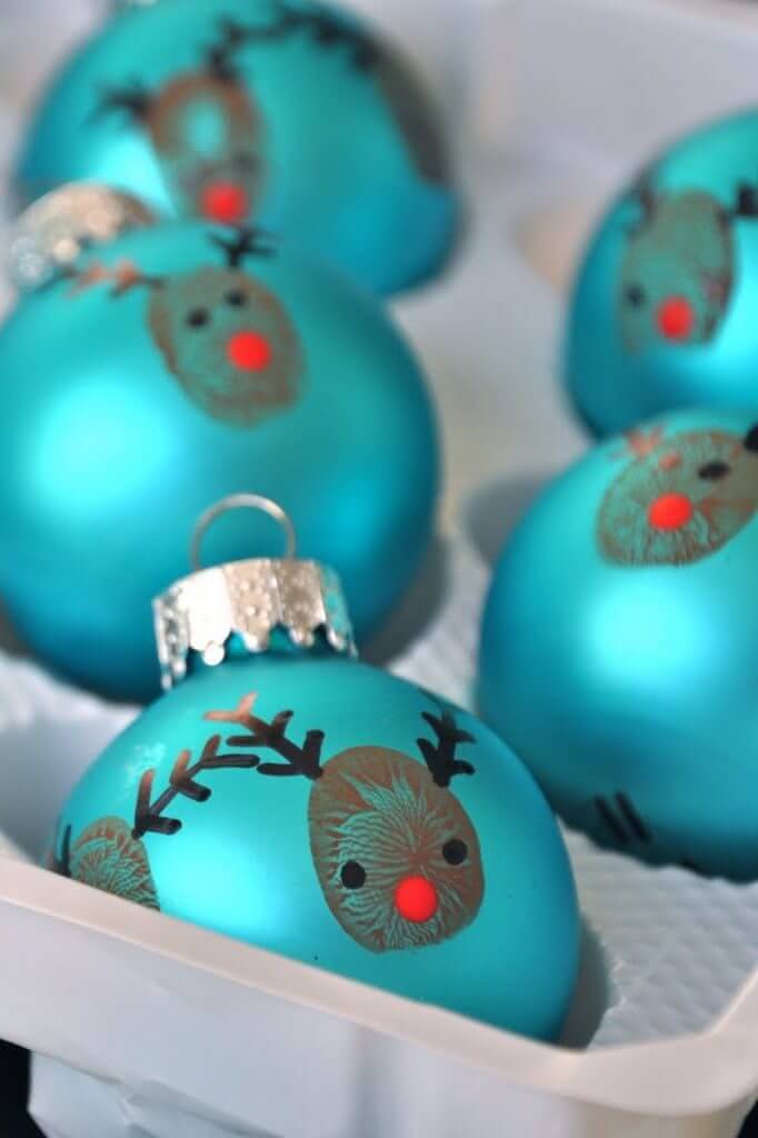 4 – Balls decorated with Reindeer