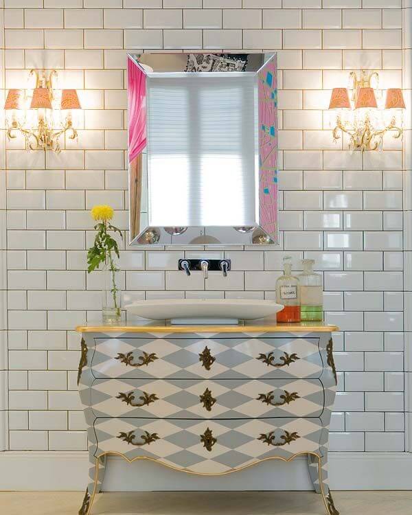 4. CREATE CONTRASTS WITH THE TILES