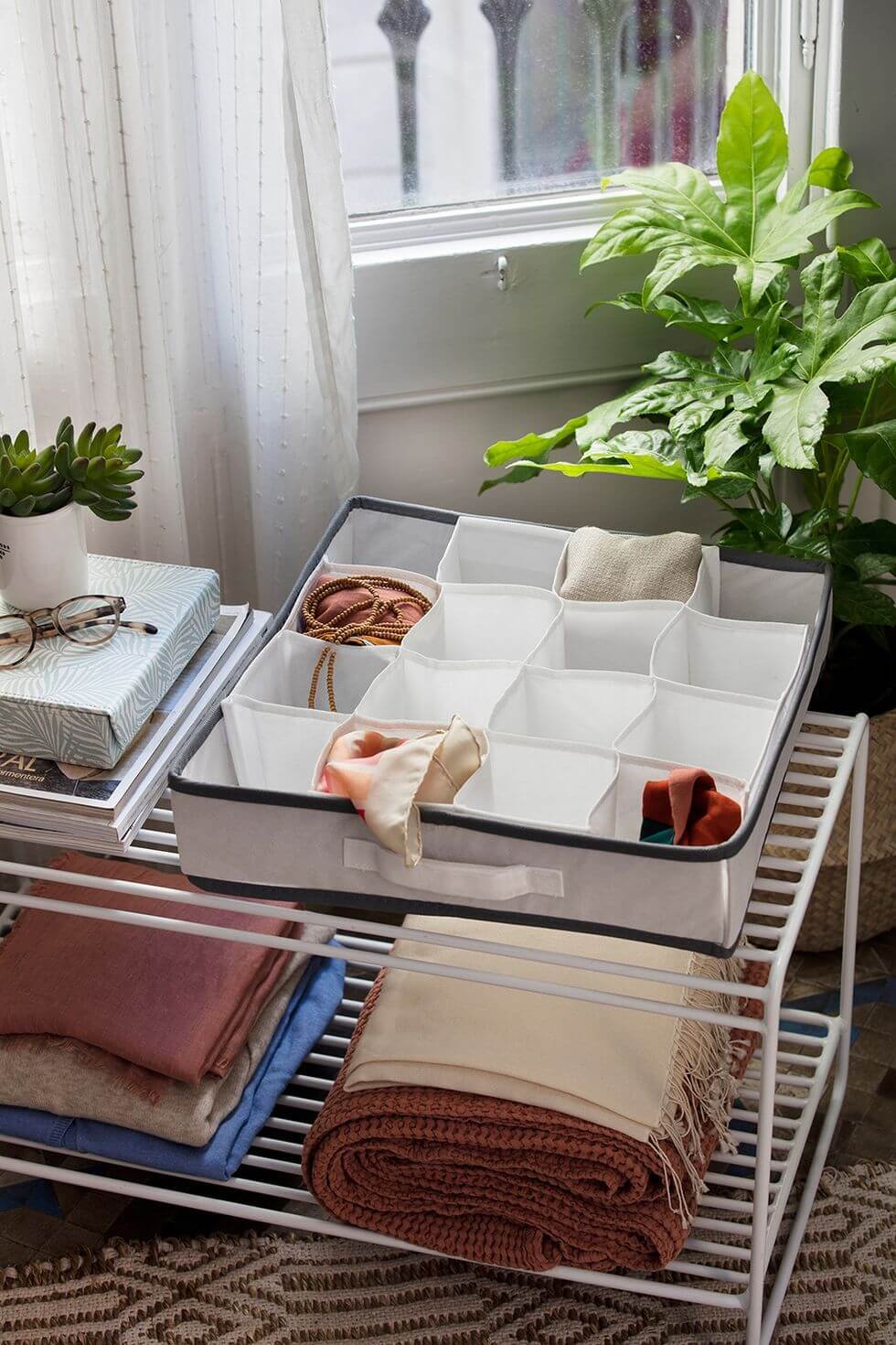 ORGANIZING SAVES TIME AND STRESS