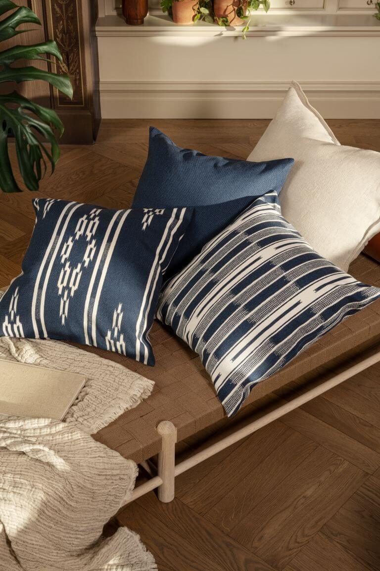 SUMMER CUSHIONS WITH BLUE AS THE PROTAGONIST