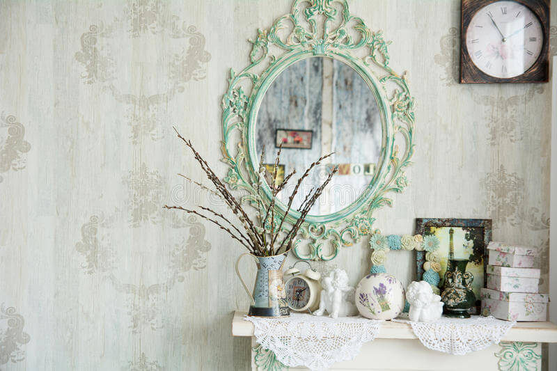 Decor with mirrors complements your style.