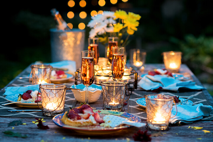 Lovely Table Ideas for a Birthday Dinner at Home 1