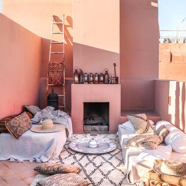 1- A riad-style living room is set up outside