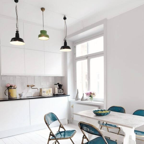 1- Full light in the kitchen with white parquet