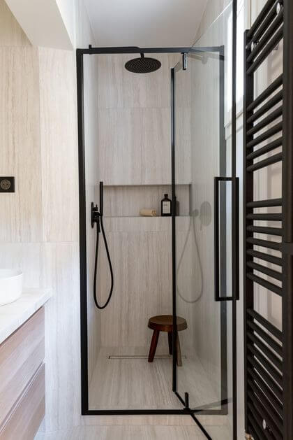 10- A contemporary shower screen adds all the charm to a bathroom