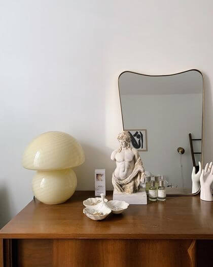 10- The mirror facilitates beauty 