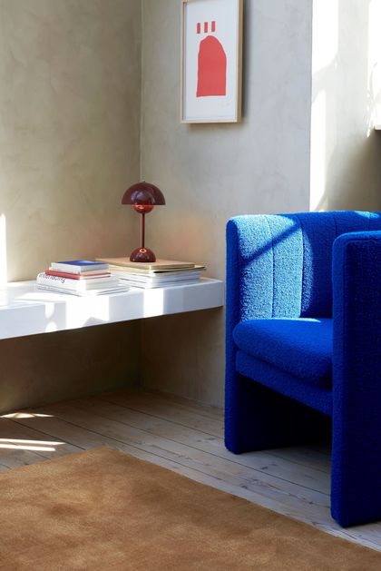 11- Klein blue gives pep to the bouclé armchair