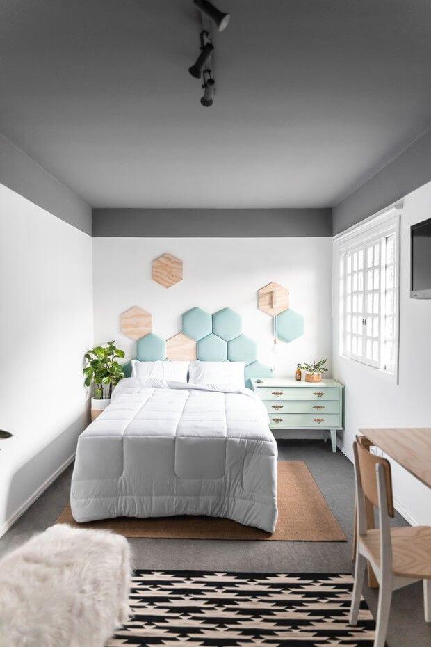 11. Gray room with color mix