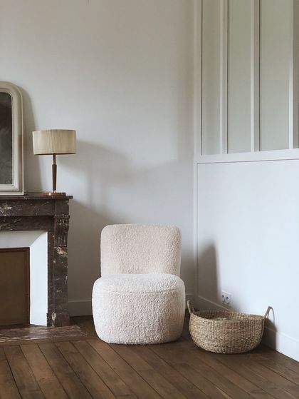 12- Minimal lines for this armchair with a bouclé finish