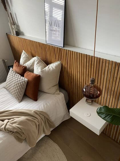 13- The headboard relies on the relief to create a decorative shelf 
