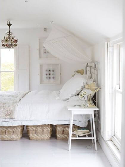18- Romantic atmosphere in a bedroom in the attic