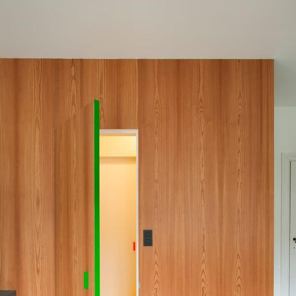 3- Highlight the edge of the door with color