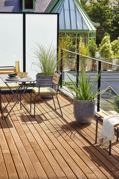 4- A terrace in French maritime pine, without knots