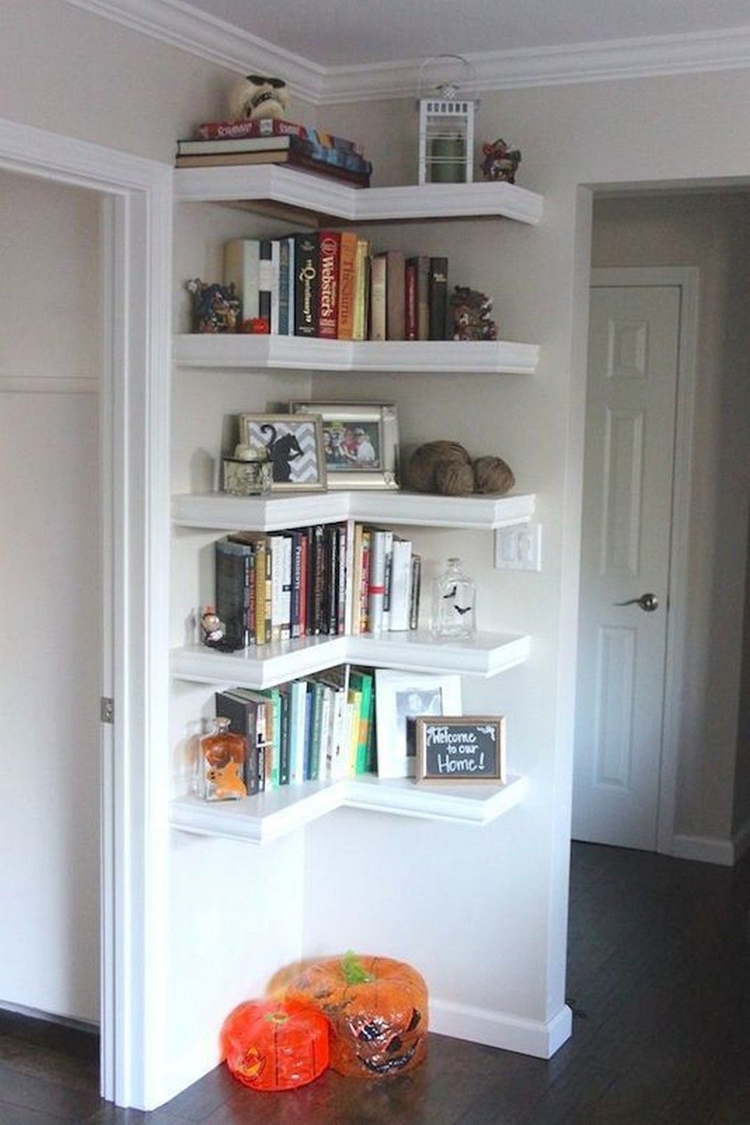 8- Shelves in Unsude corners