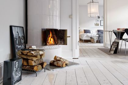 9- A white parquet for a warm corner around the fireplace